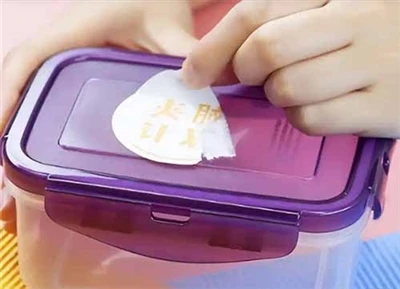 วิธีขจัดกาวที่ตกค้างบนสติกเกอร์ด้วย ETIE TIPS